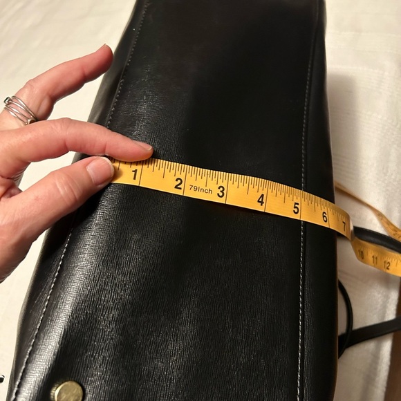 Chic Black and Red Shoulder Bag - Picture 11 of 12